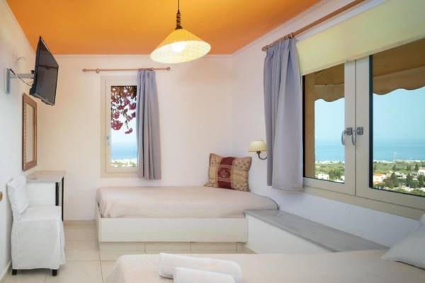 Room in Apartment - Spacious Room in Creta for 3 people with Ac Swimming Pool and Nature