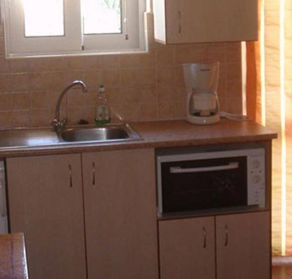 Alexandros Studios & Apartments