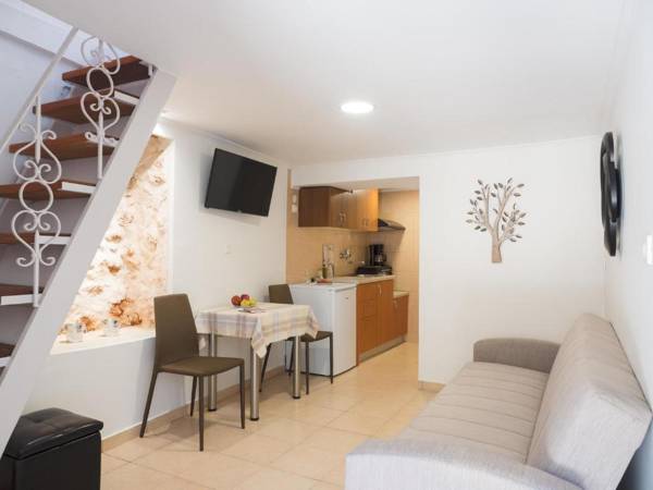 Evans House II One Bedroom Maisonette