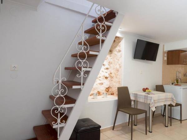 Evans House II One Bedroom Maisonette