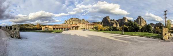 Grand Meteora Hotel