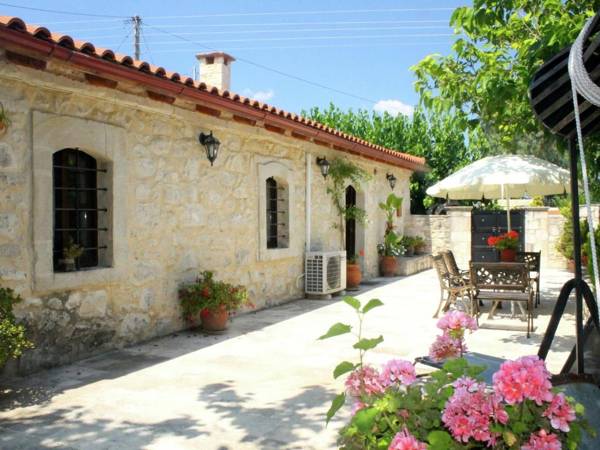 Quaint Holiday Home in Pasalites with Garden near Perama