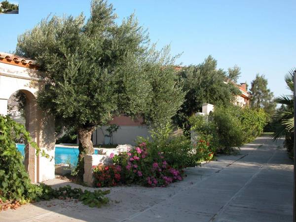Sprawling Vlilla in Malades with Private Pool Garden Terrace