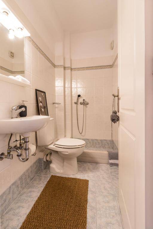 Renovated 3 bedroom apt with Acropolis View