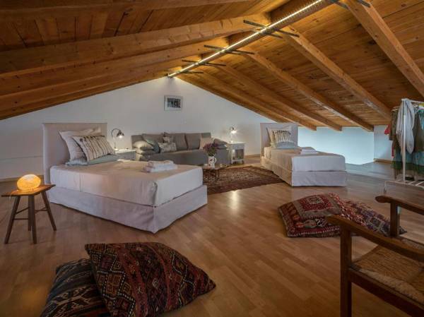 Athenian House in Plaka - 4 Bdrm Villa - 10 adults