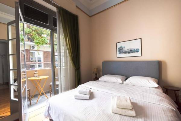 Ideal 4 bdr Apartment in Plaka for 10!