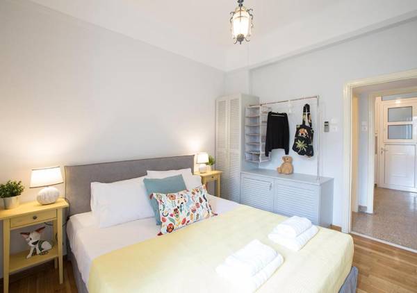 Attractive Flat near the Acropolis Museum & Metro Station - 2 Bdrm - 4 Adults