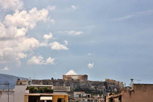 Luxurious Residence With Stunning Rooftop Lounge