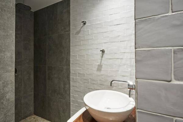 Cozy and Bright 2BD Apartment in Kolonaki