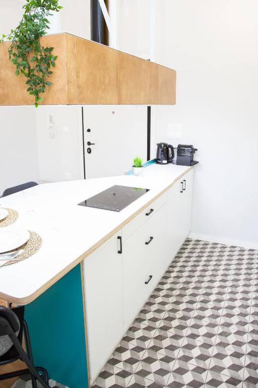 Fully Renovated Modern Beauty In Central Athens!