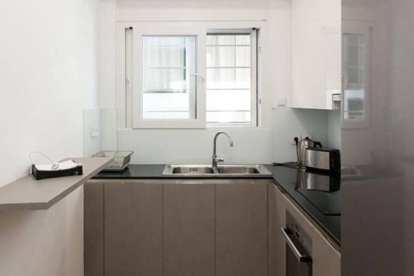 Lovely 2 bedroom apt in Metaxourgio Center