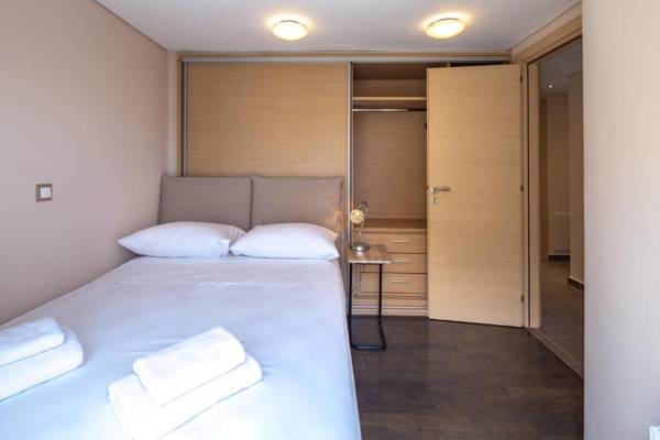 SOLON - DELUXE CITY CENTER APARTMENT