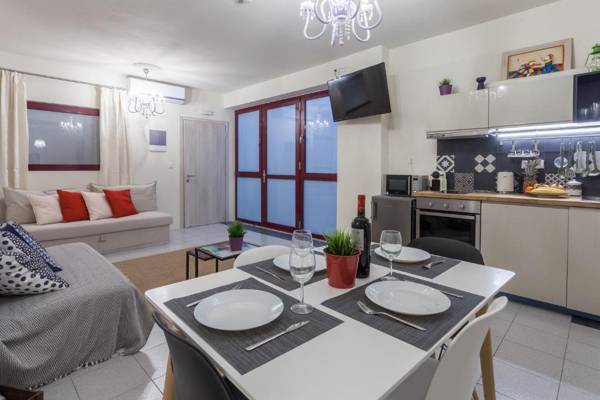 A Gift in the Heart of Monastiraki A