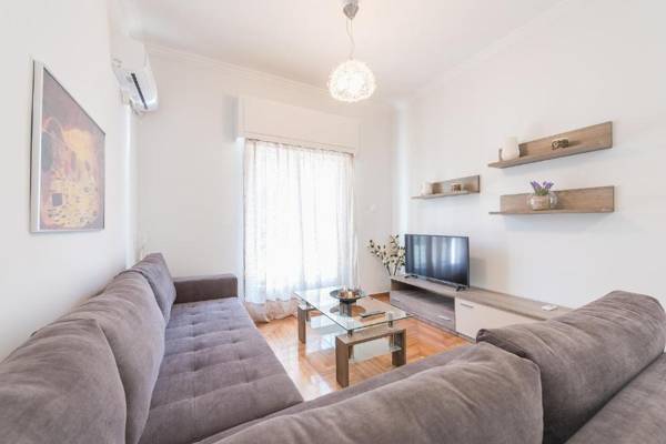 Bright apt in the heart of Athens