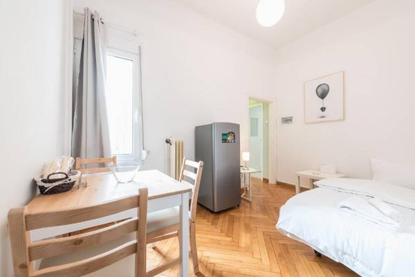 Cute and central apt for 3