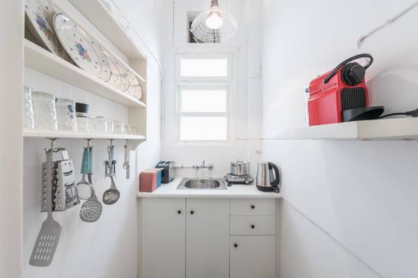 Cute and central apt for 3