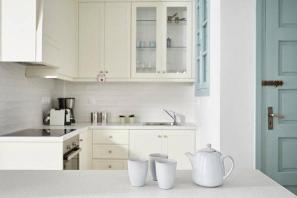 Luxury n Chic Athens Museum Apt