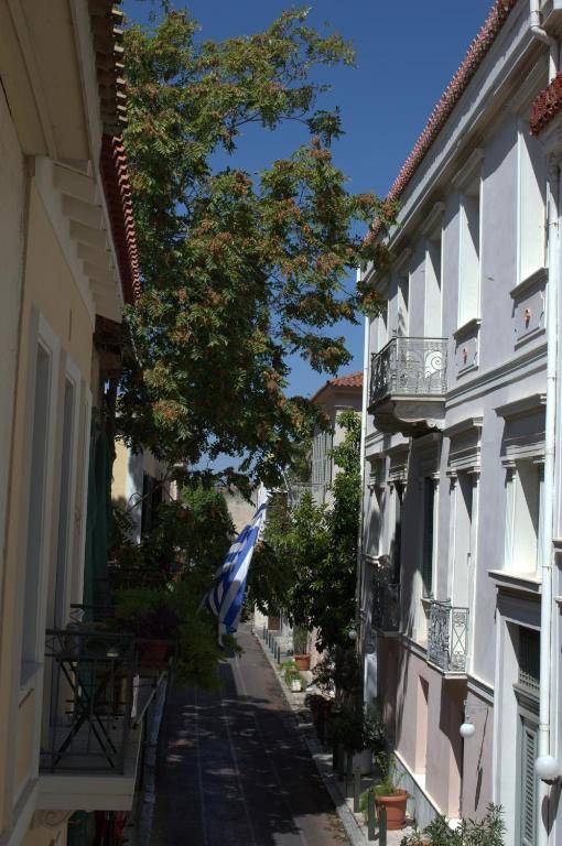 Athenian Niche in Plaka - 4 Bdrm Villa - 10 adults