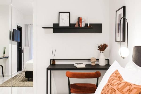 Black & White Studio close to Lycabettus Hill by UPSTREET