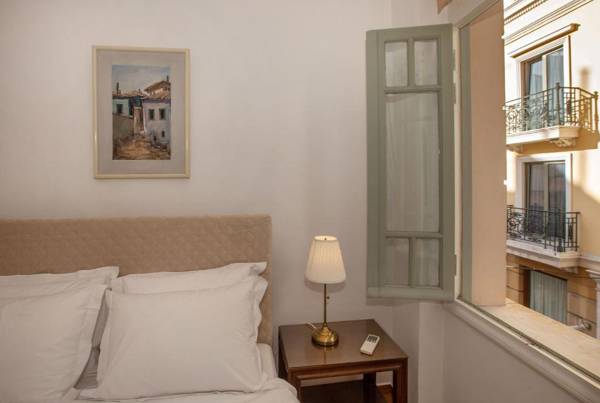 Neoclassical Apartment close to Syntagma-Plaka by GHH