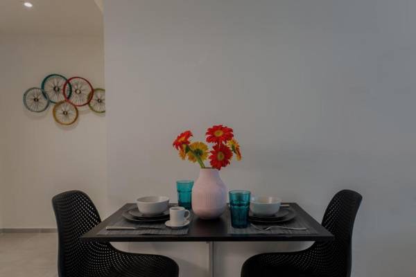 Zanzi by Stylish Stays