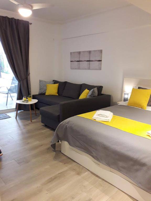 Kolonaki Luxury backyard Studio