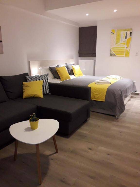 Kolonaki Luxury backyard Studio