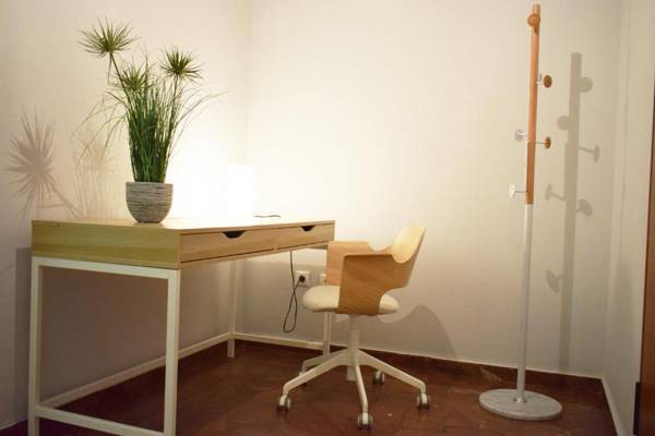 Workspace - Stylish apt in the Historic heart of the city