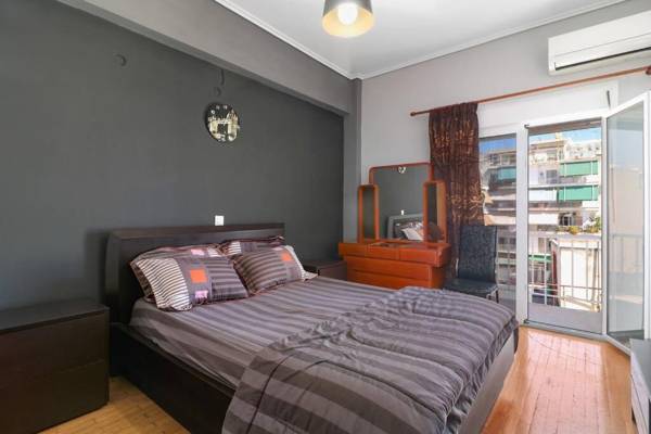 Topfloor central apt with urban views3' to metro