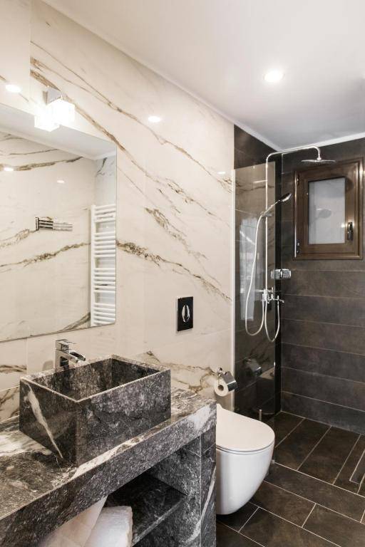 Nicholas Point Apartments and Rooms