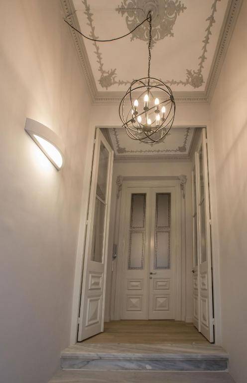 Sophisticated apartment in Syntagma by GHH