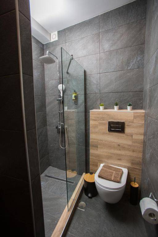 Raise Acropolis View Suites