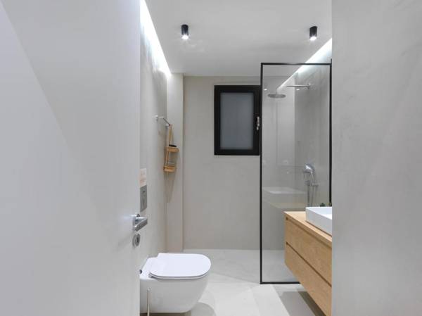 FRESH NEW & READY FOR YOU! RNVTD APT IN KOUKAKI!