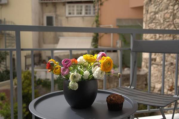Cityzoe Athens Suites
