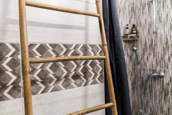 Alexander Apartments Airport