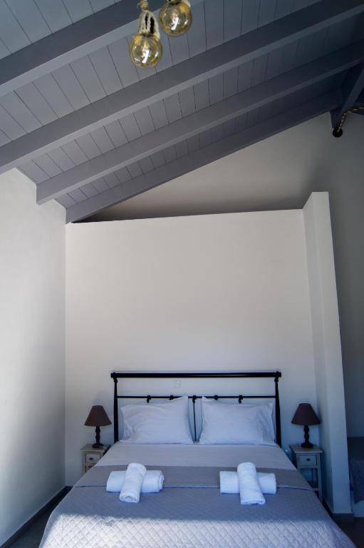 Throisma Studios with private Pool & Parking