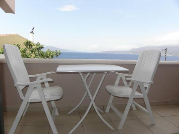 Lakonia Bay Apartments