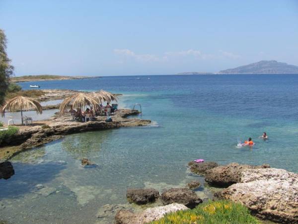 Lakonia Bay Apartments