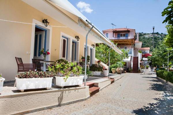 Tzivras Villa & Apartments