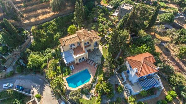 Hortensia Villa with Marvelous Multi-Level Garden