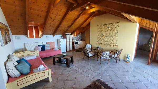 Tonias Houses - Thea House and Vrachos Attic Appartment