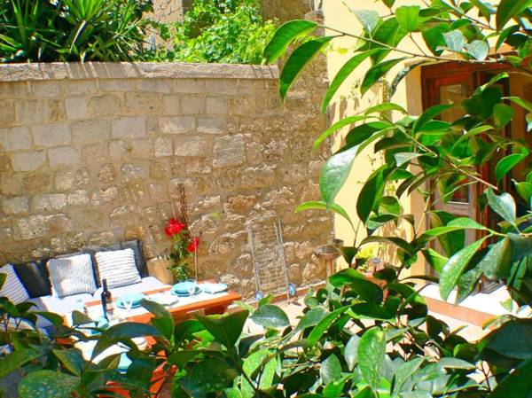 Maison Roxanne & Maisonette in medieval city by Rhodes4vacation