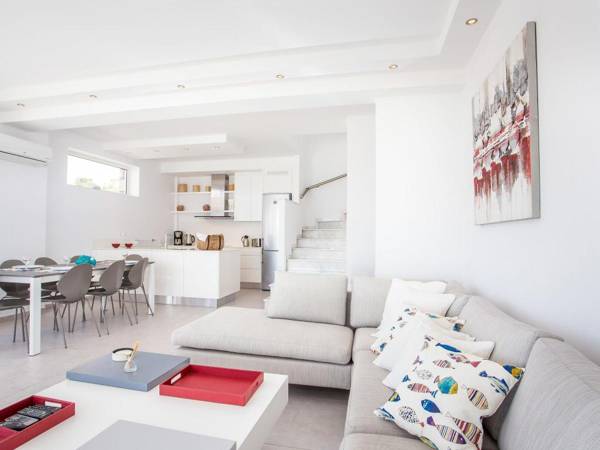 Beautiful villa in Kalythie with pool