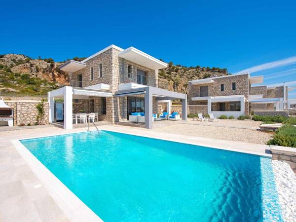 Beautiful new luxury villa near the coast nice pool beautiful sea view Rhodes