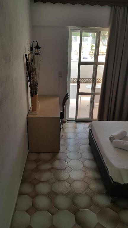 Maroula Blue Studios & Suites