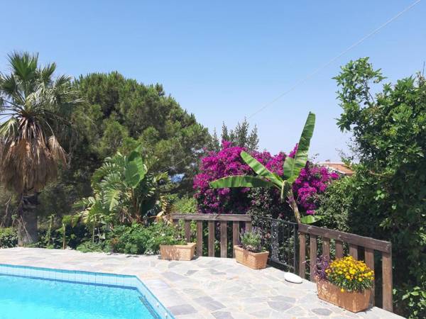 Villa Suites Lagonisi Luxury