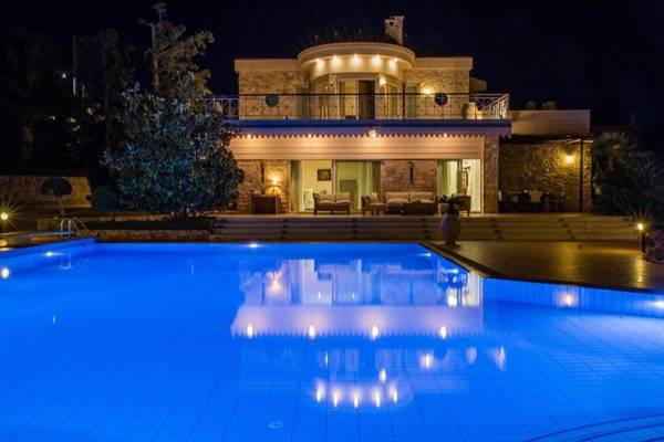 Beautiful pool Villa Sparta in Lagonissi Athens