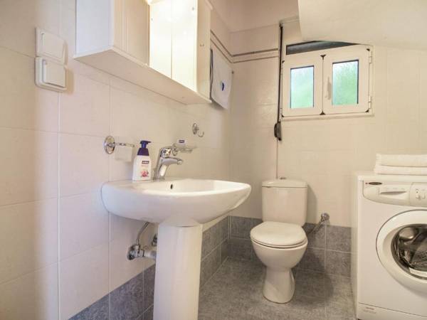 Modish Villa in Lefkogia Crete with Swimming Pool