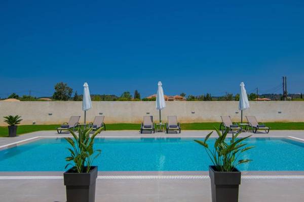 Nimar Luxury Villa - private swimming pool