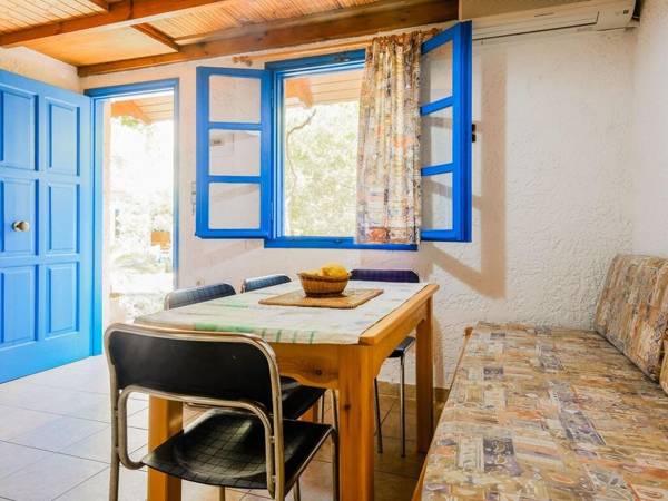 Aesthetic Holiday Home in Palaiochora near Seabeach